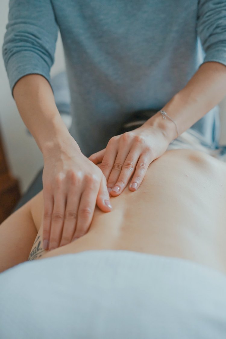 5 Acupressure Points for Gas and Bloating